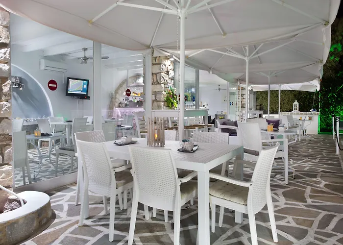 Zoumis Apartmanhotel Náusza