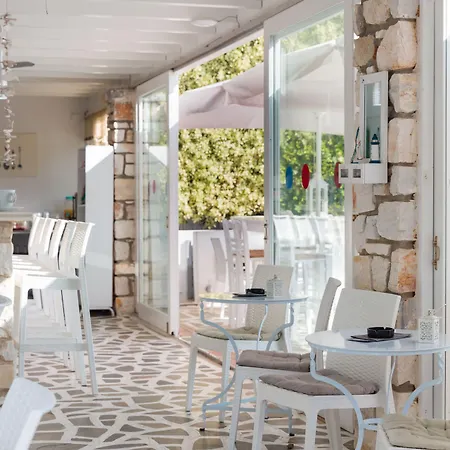 Zoumis Aparthotel Naoussa